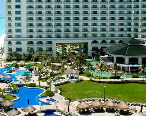 Hotel Sierra Lago